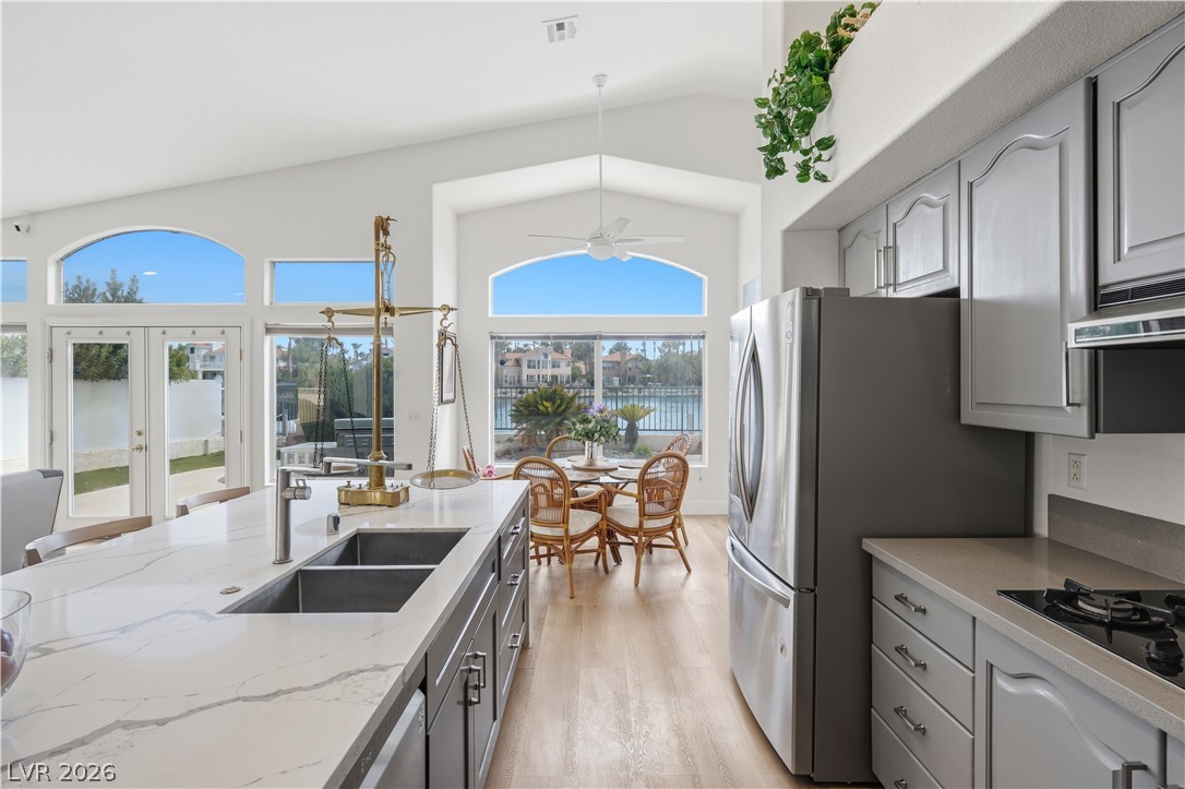 2933 Harbor Cove Drive Property Photo 12