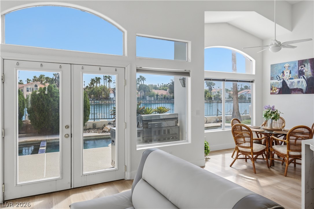2933 Harbor Cove Drive Property Photo 15