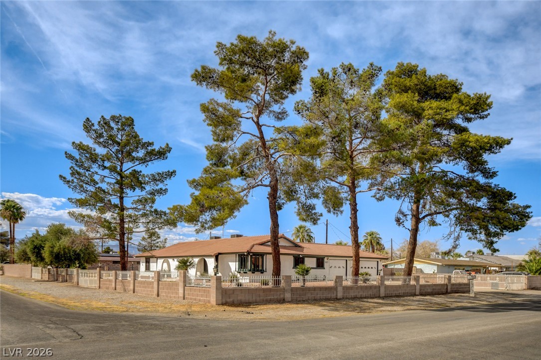 1401 Sharon Road Property Photo 1