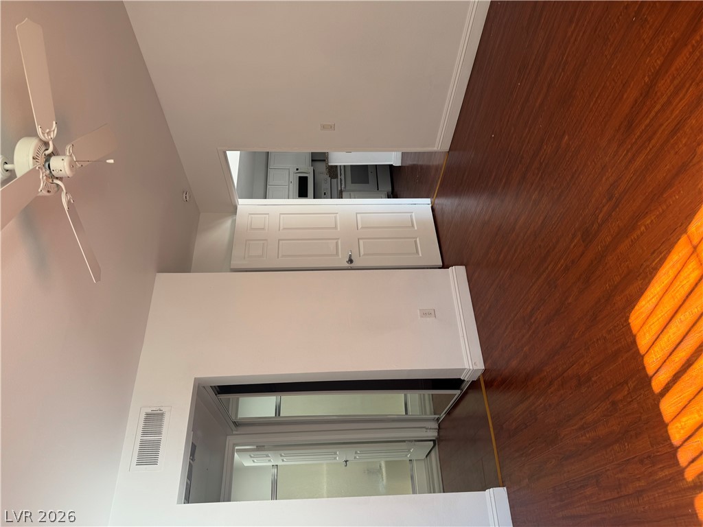 5158 South Jones Boulevard 201 Property Photo 3