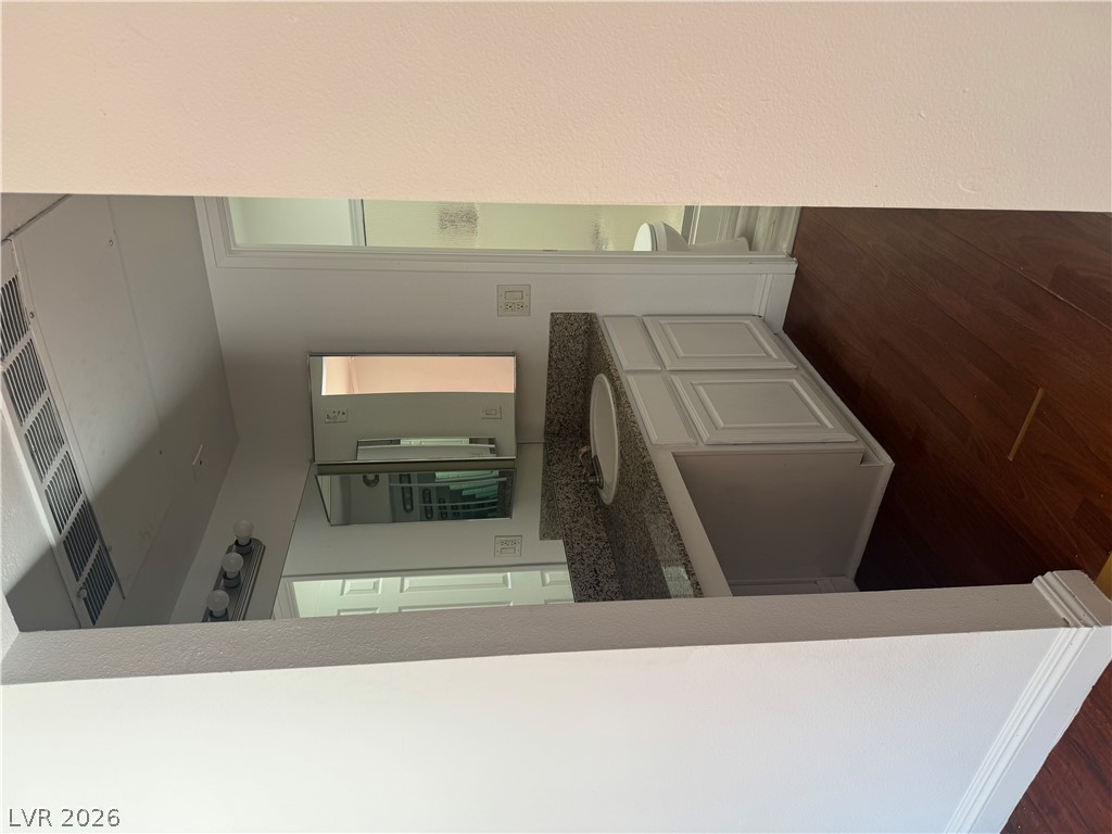 5158 South Jones Boulevard 201 Property Photo 7