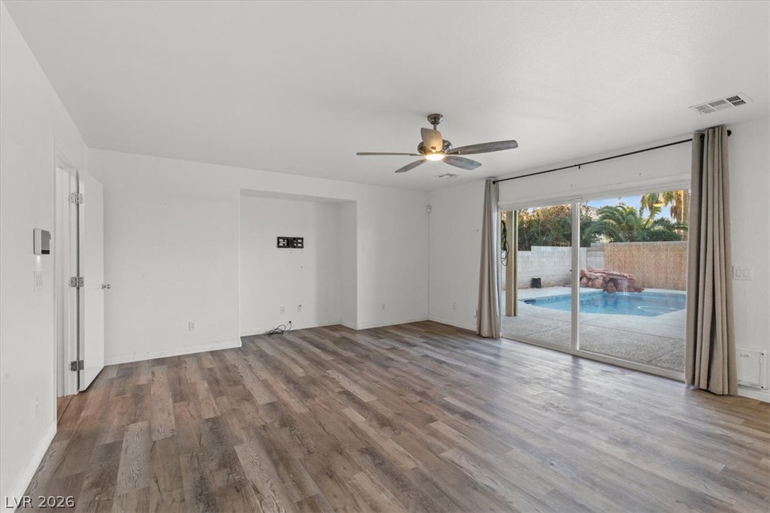 1792 East Quartz Landing Avenue Property Photo 7