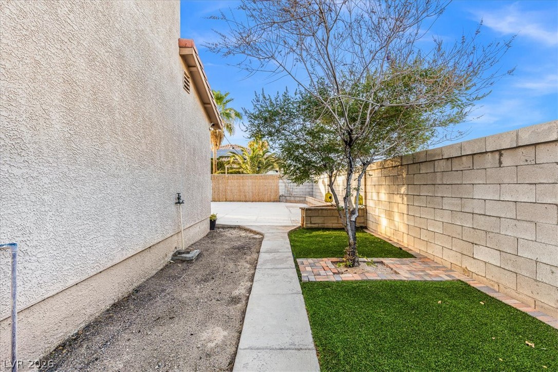 1792 East Quartz Landing Avenue Property Photo 29