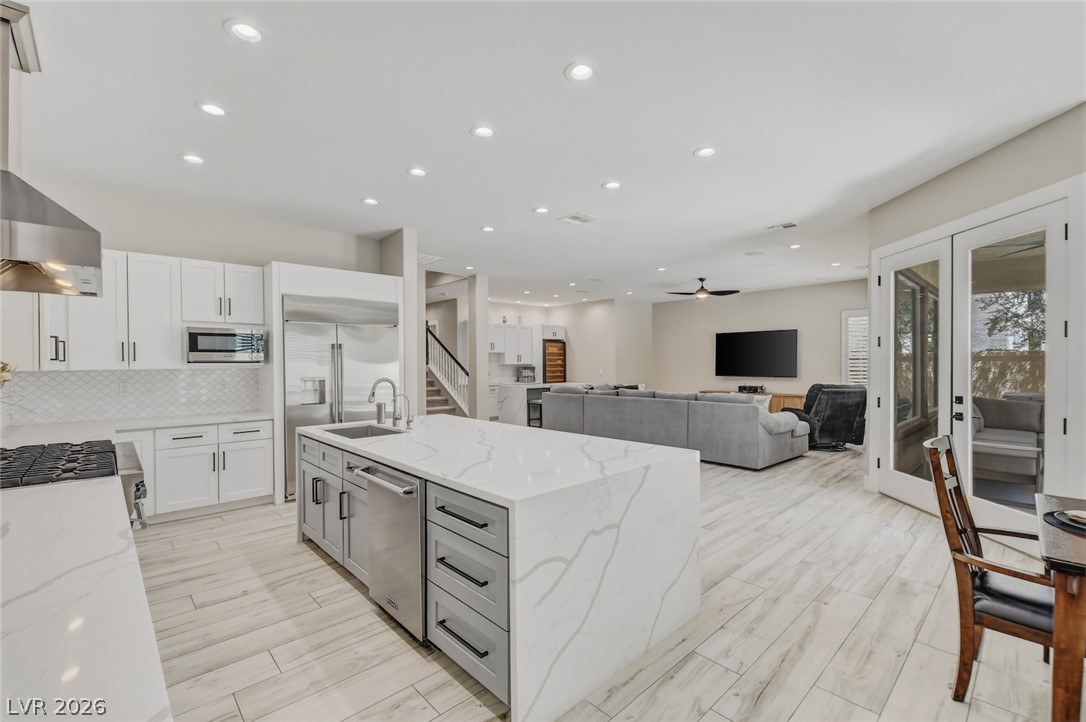 304 Queens Gate Court Property Photo 17