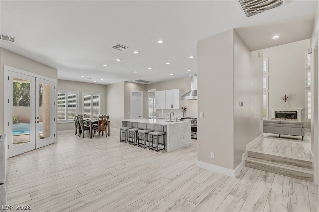 304 Queens Gate Court Property Photo 27