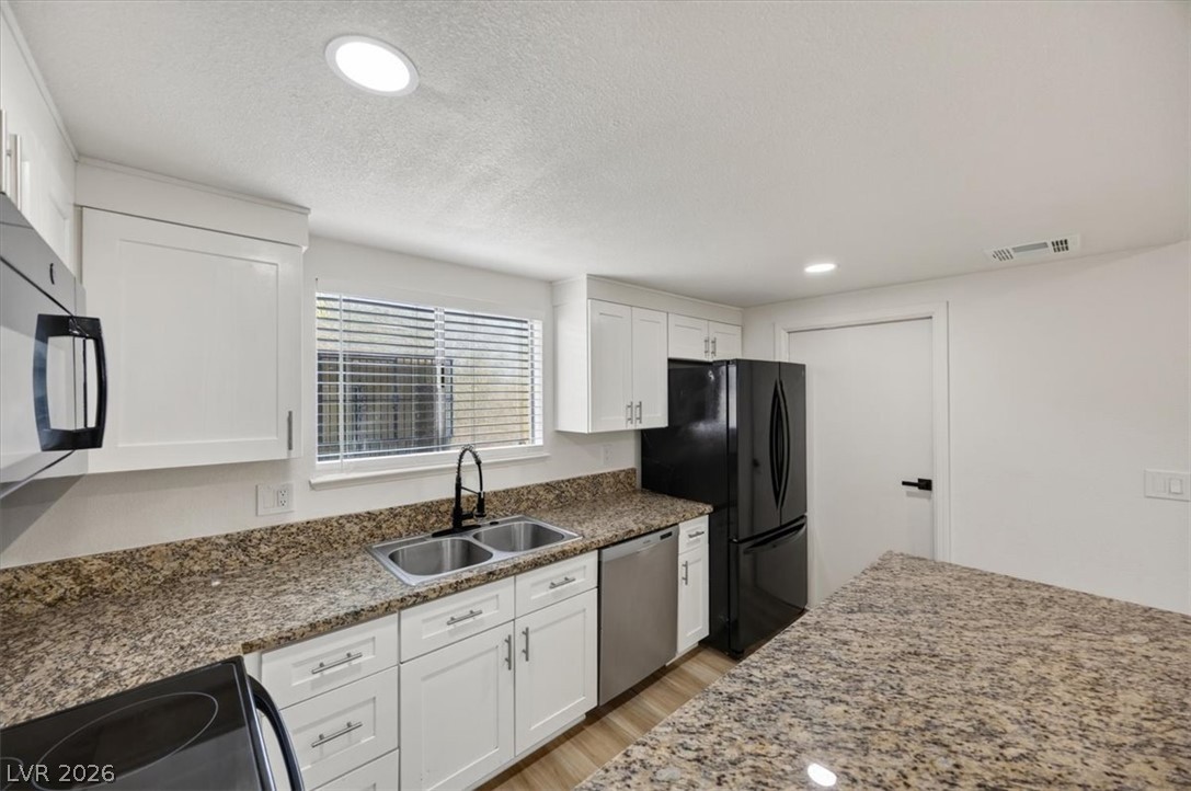 4454 West Desert Inn Road D Property Photo 7