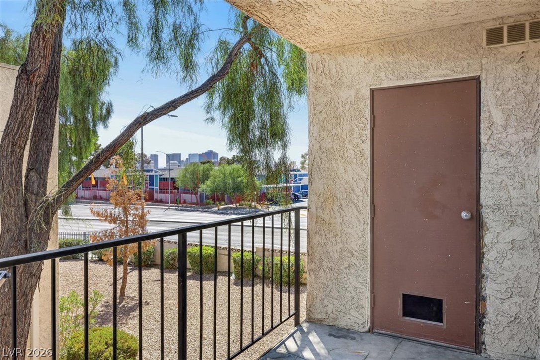 4454 West Desert Inn Road D Property Photo 14