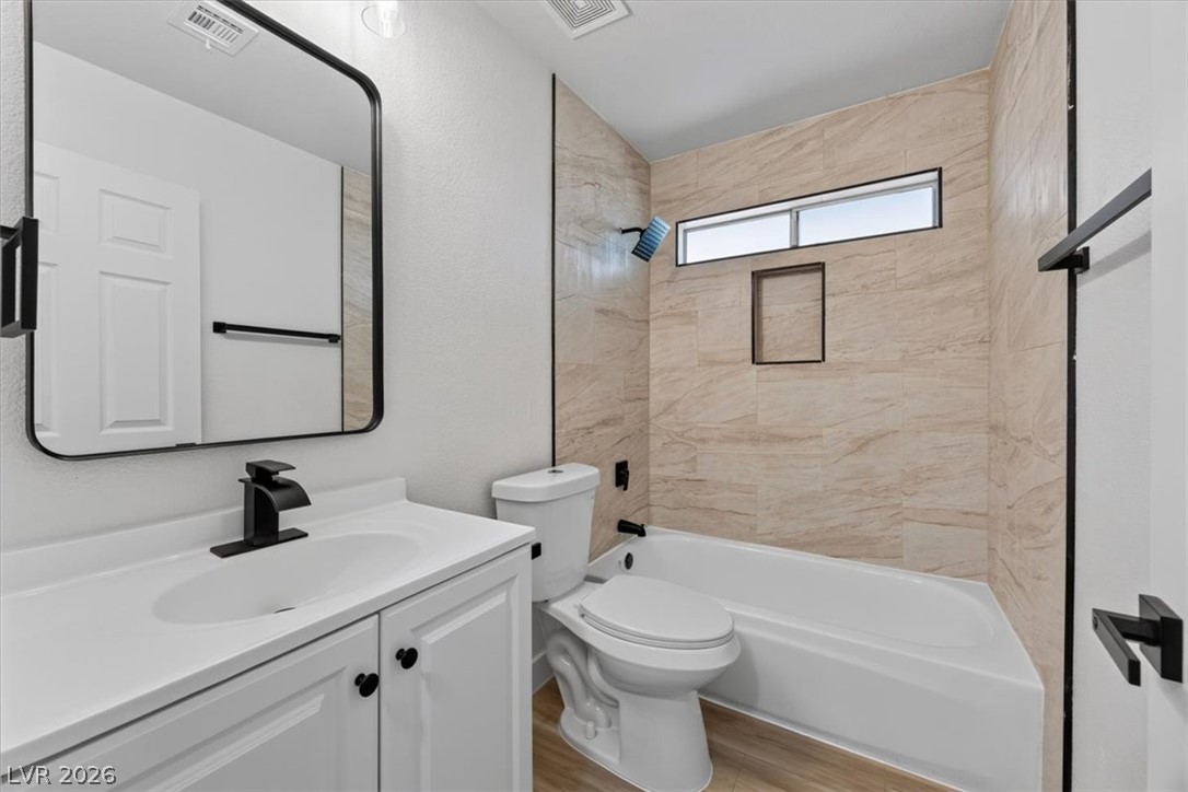 4454 West Desert Inn Road D Property Photo 21