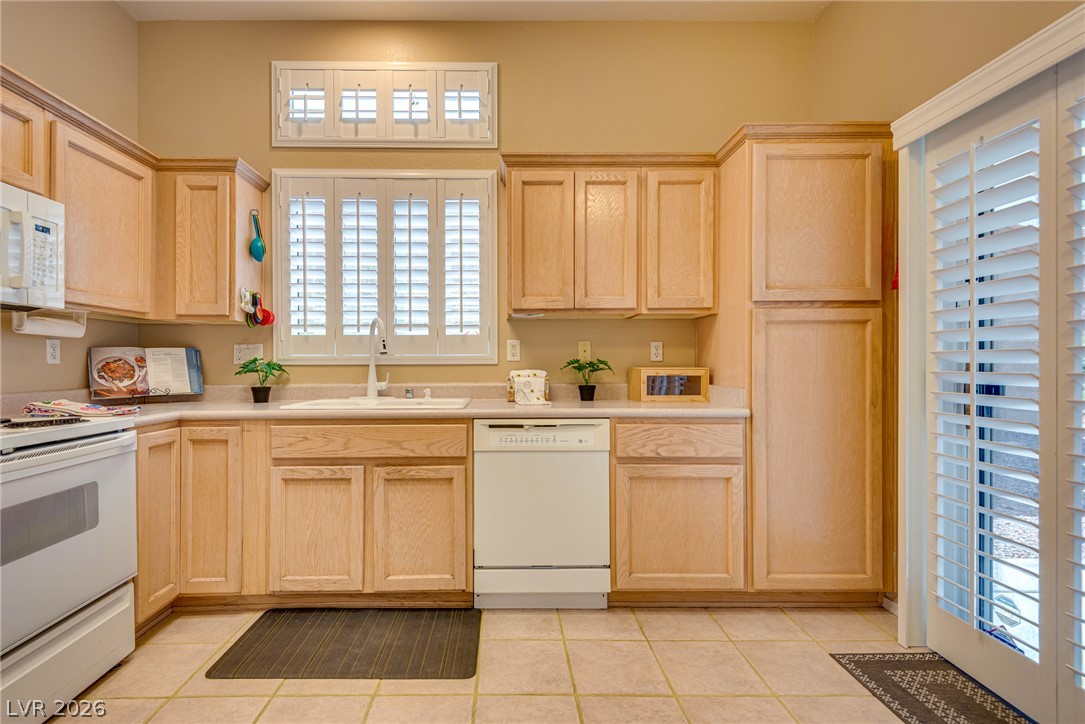 2025 Red Dawn Sky Street Property Photo 7