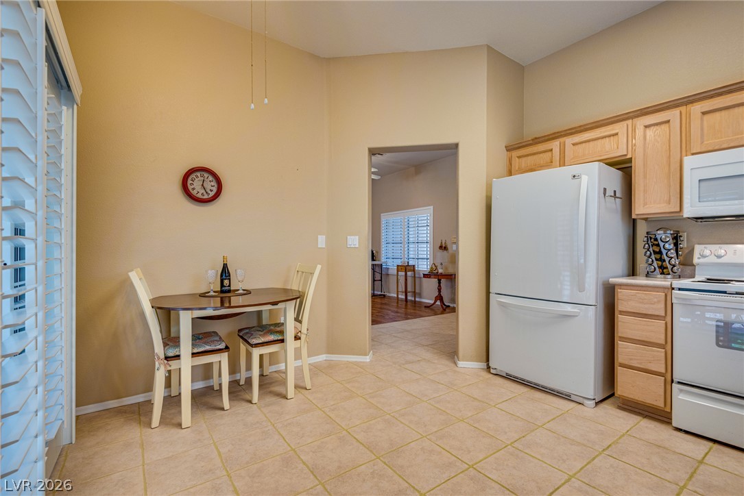 2025 Red Dawn Sky Street Property Photo 10