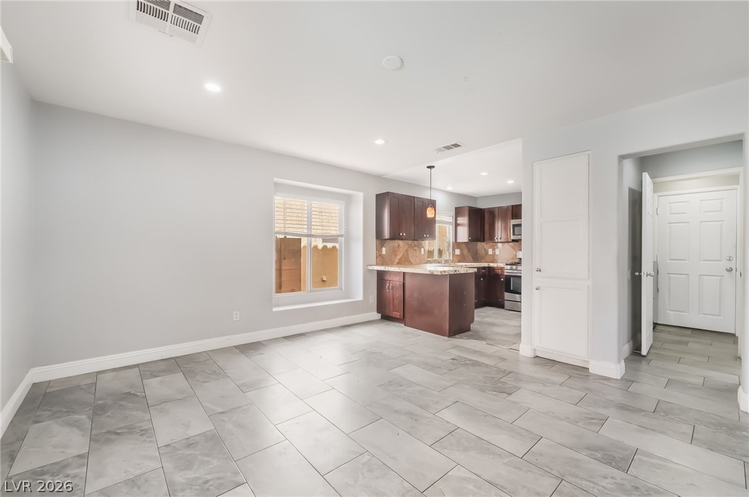 7527 Jacaranda Leaf Street Property Photo 7