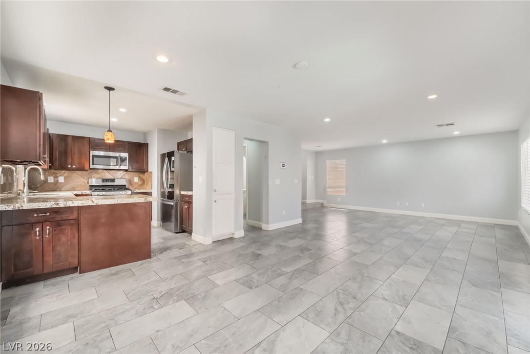 7527 Jacaranda Leaf Street Property Photo 8