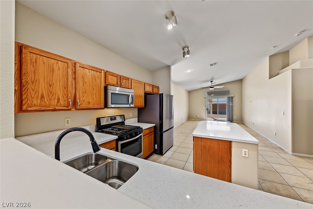 4821 Cascade Pools Avenue Property Photo 9