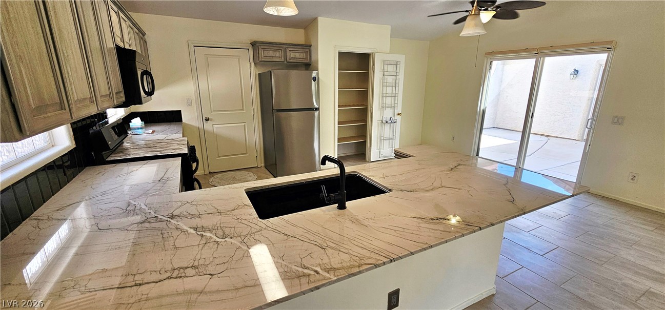 8229 Flowing Rapids Court Property Photo 10