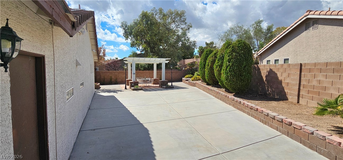 8229 Flowing Rapids Court Property Photo 32
