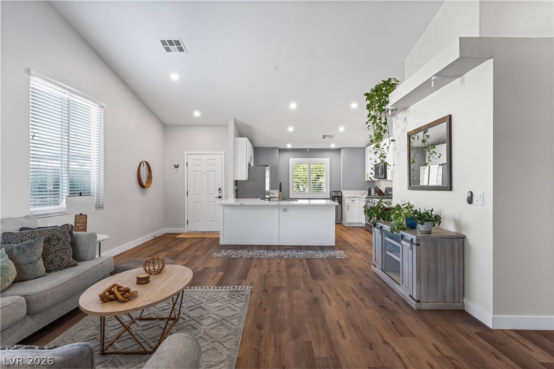 5580 Nimes Avenue Property Photo 8