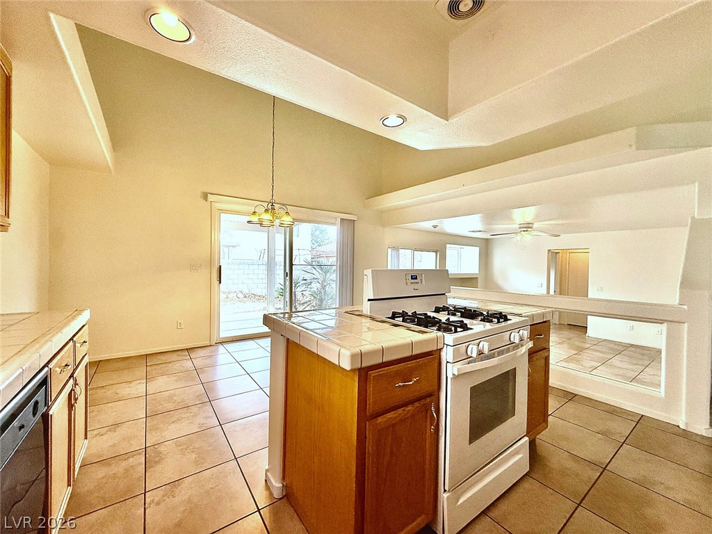 8700 Raindrop Canyon Avenue Property Photo 4