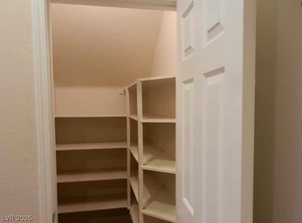 4421 Oberlander Avenue Property Photo 7