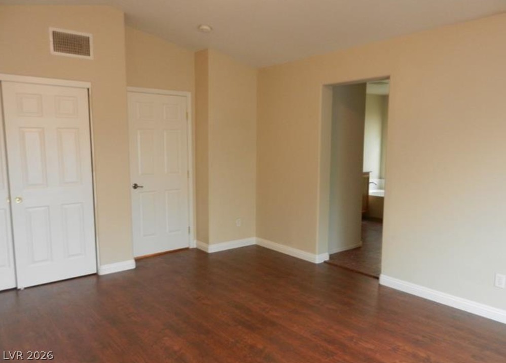4421 Oberlander Avenue Property Photo 9