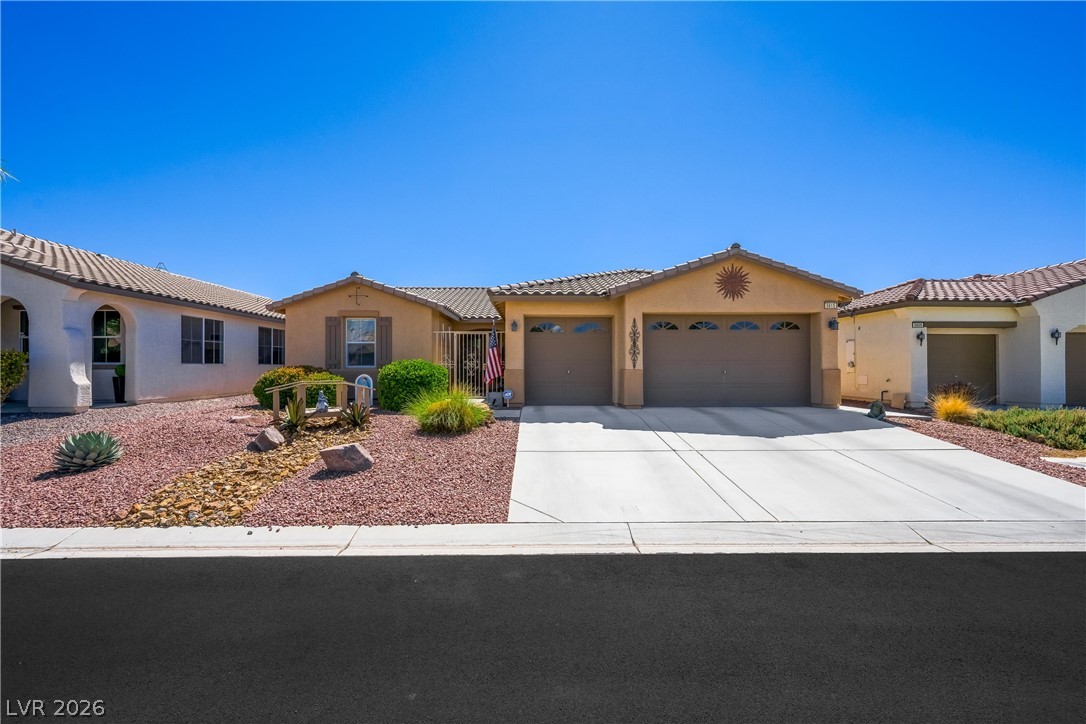 5615 East Ailanto Avenue Property Photo 1