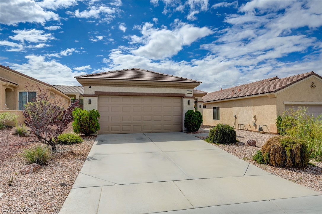2851 Sapphire Desert Drive Property Photo 3