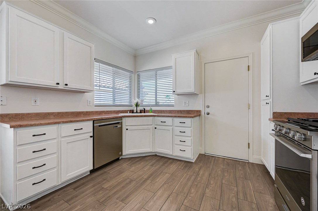 2851 Sapphire Desert Drive Property Photo 14