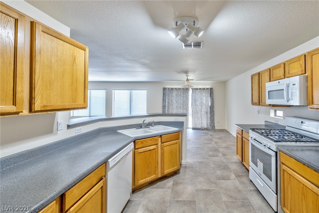 4816 Englewood Avenue Property Photo 5