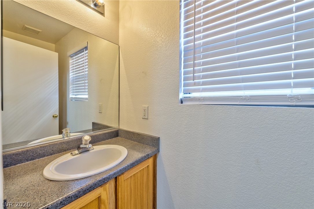 4816 Englewood Avenue Property Photo 6