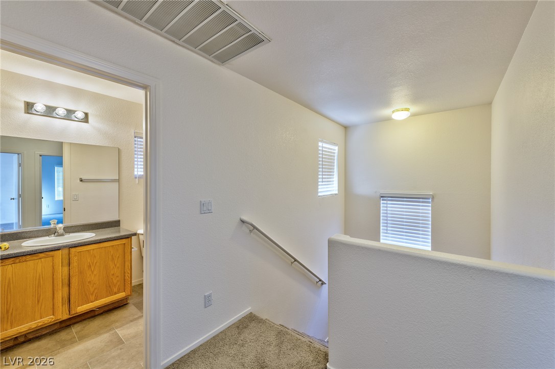 4816 Englewood Avenue Property Photo 9