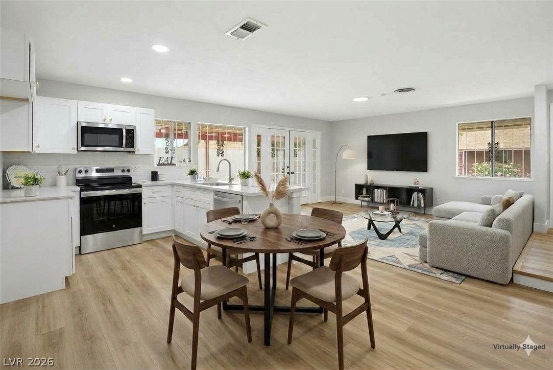 2556 Paradise Village Way Property Photo 2