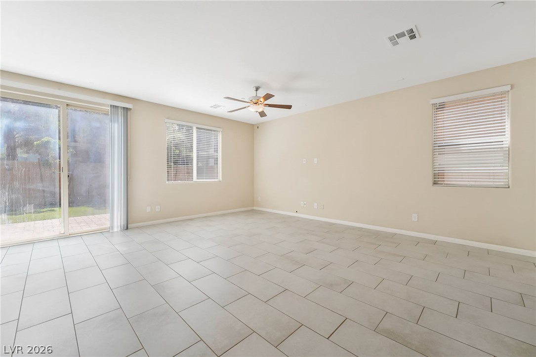 2915 Caxton Grove Drive Property Photo 3