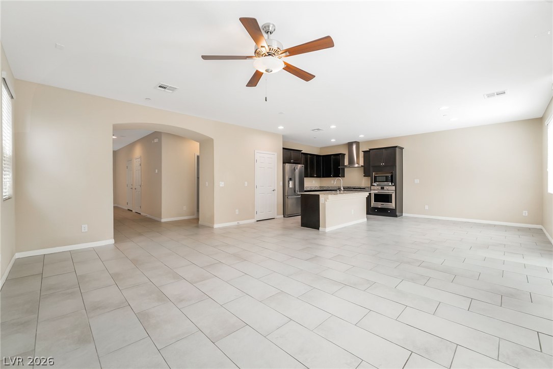 2915 Caxton Grove Drive Property Photo 4