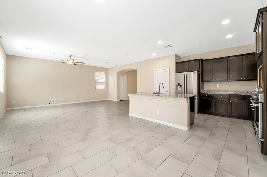 2915 Caxton Grove Drive Property Photo 5