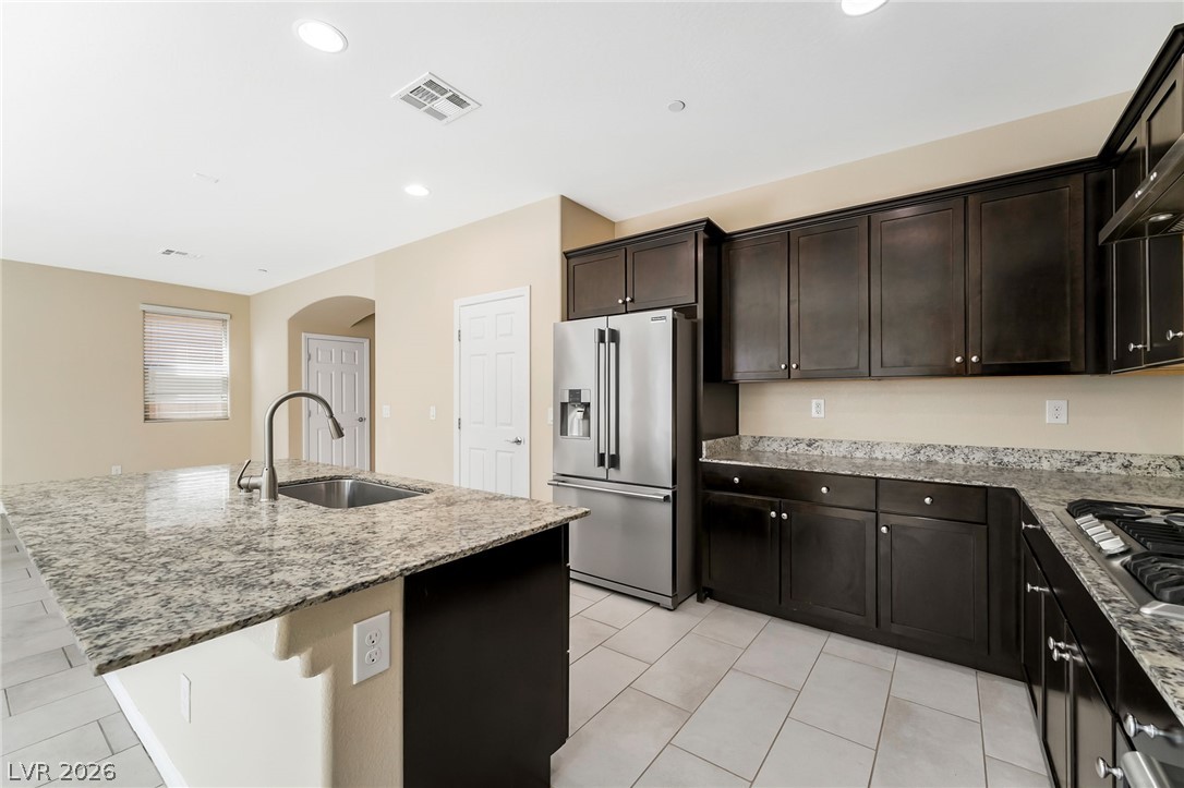 2915 Caxton Grove Drive Property Photo 9