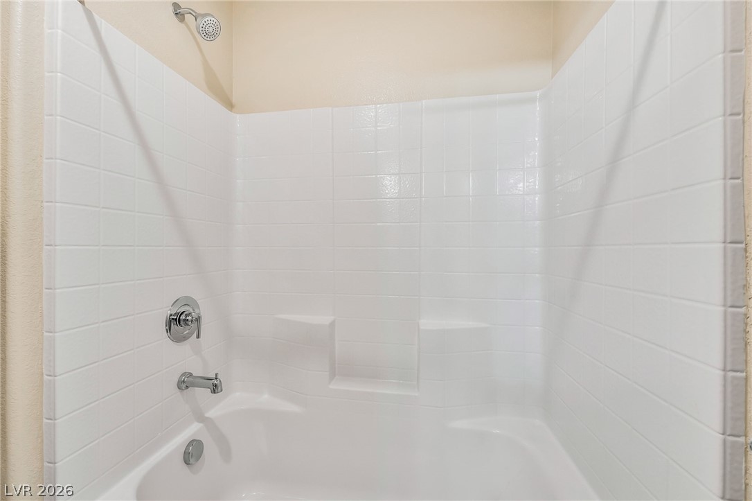 2915 Caxton Grove Drive Property Photo 19
