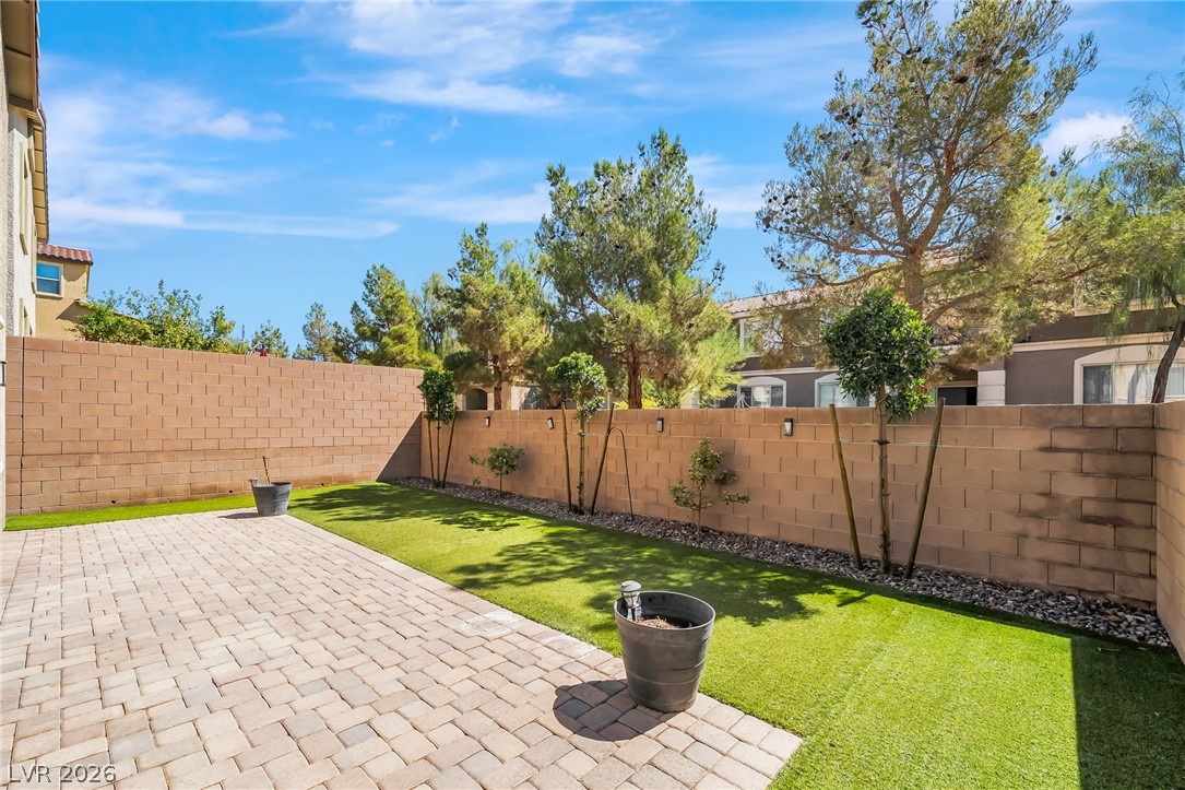 2915 Caxton Grove Drive Property Photo 24