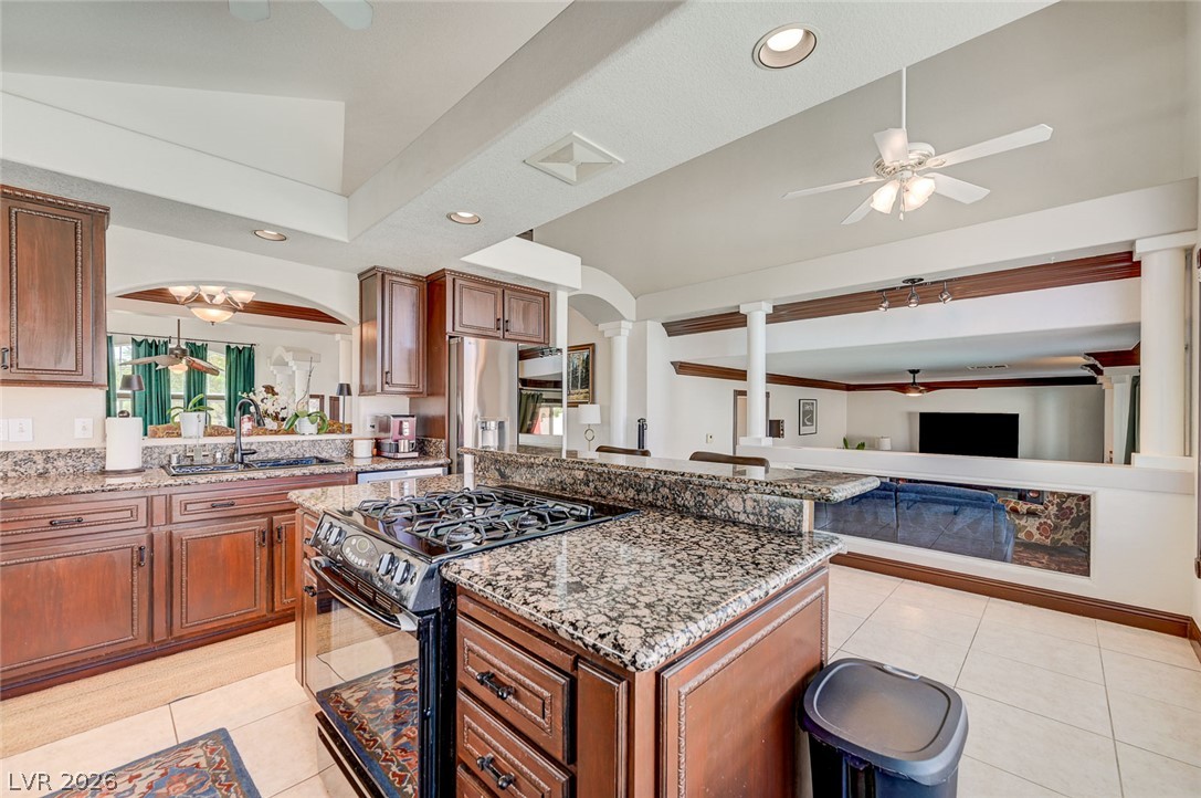 2722 Aspen Wood Avenue Property Photo 8
