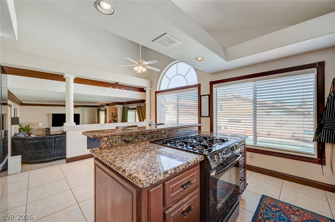 2722 Aspen Wood Avenue Property Photo 10