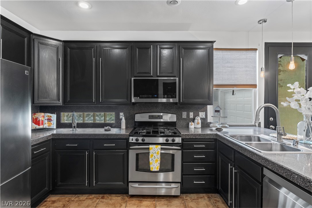 688 Canfield Point Avenue Property Photo 12