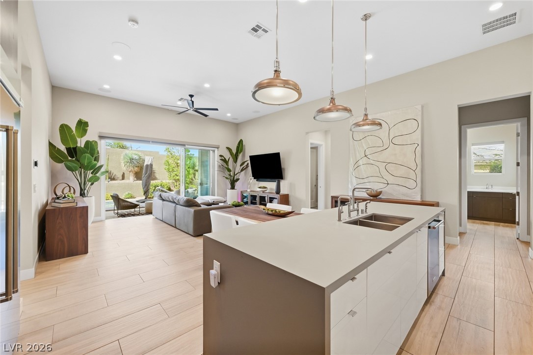 12382 Tudor Arch Drive Property Photo 4