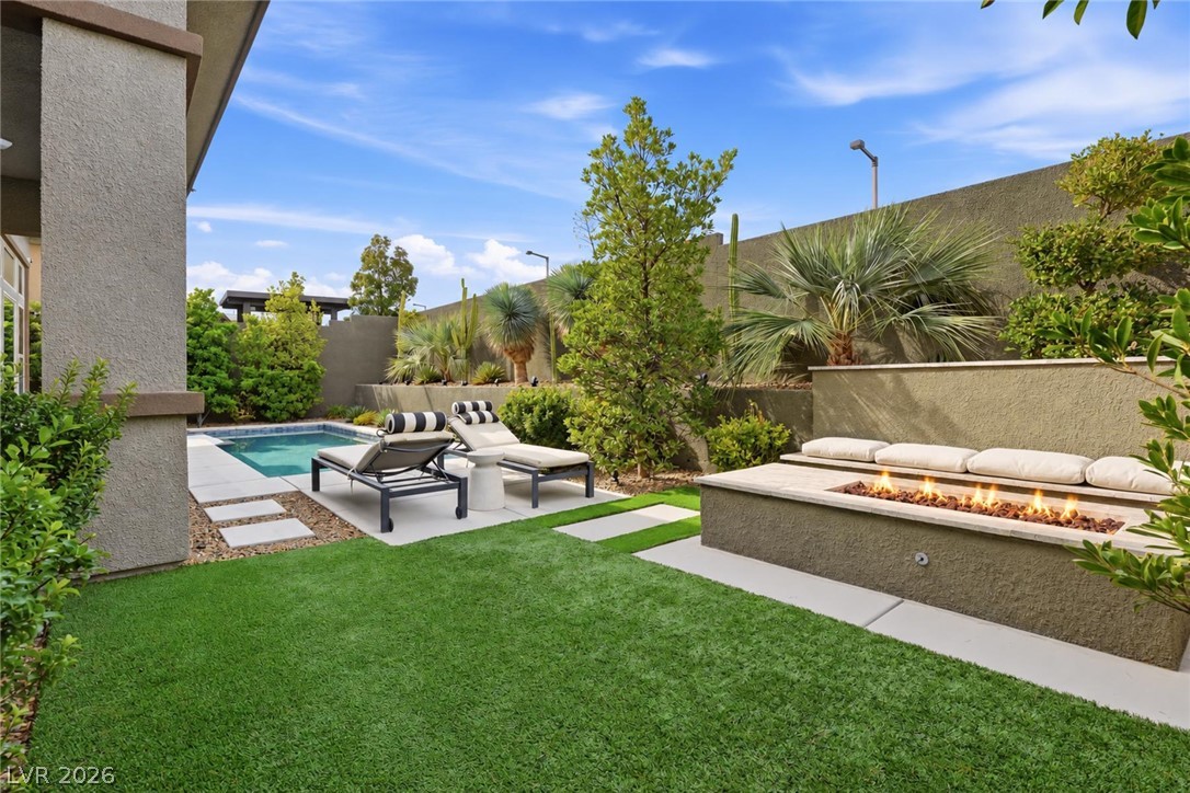 12382 Tudor Arch Drive Property Photo 8