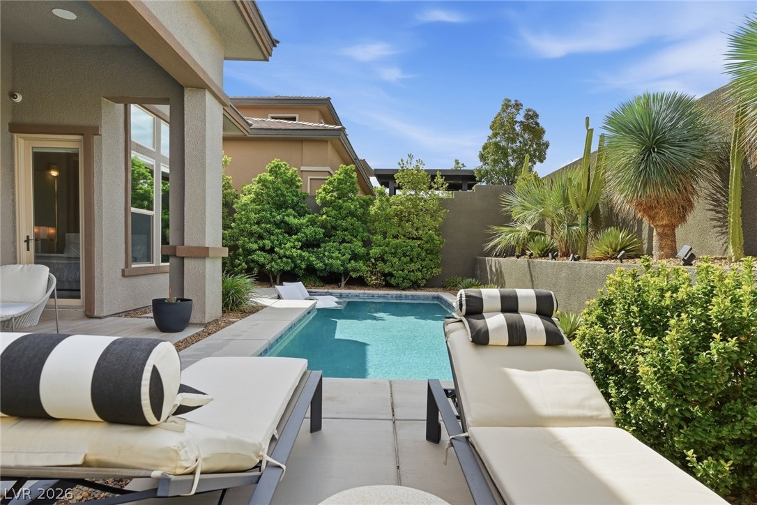 12382 Tudor Arch Drive Property Photo 9