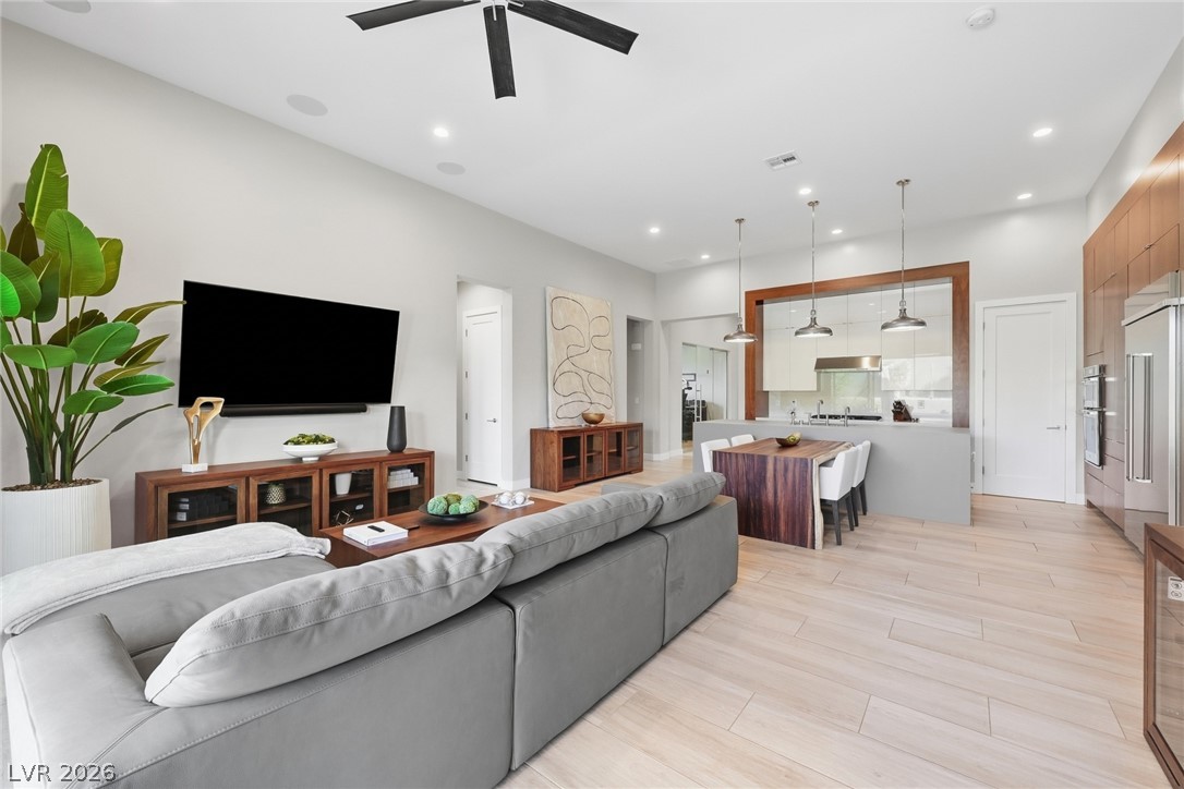 12382 Tudor Arch Drive Property Photo 11