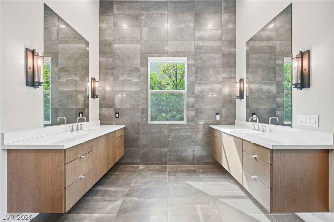 12382 Tudor Arch Drive Property Photo 22