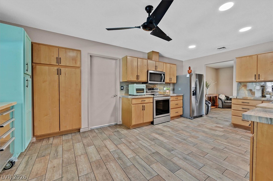 6824 Adobe Court Property Photo 12