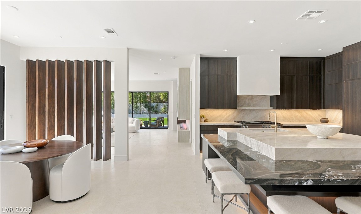 301 North Royal Ascot Drive Property Photo 10