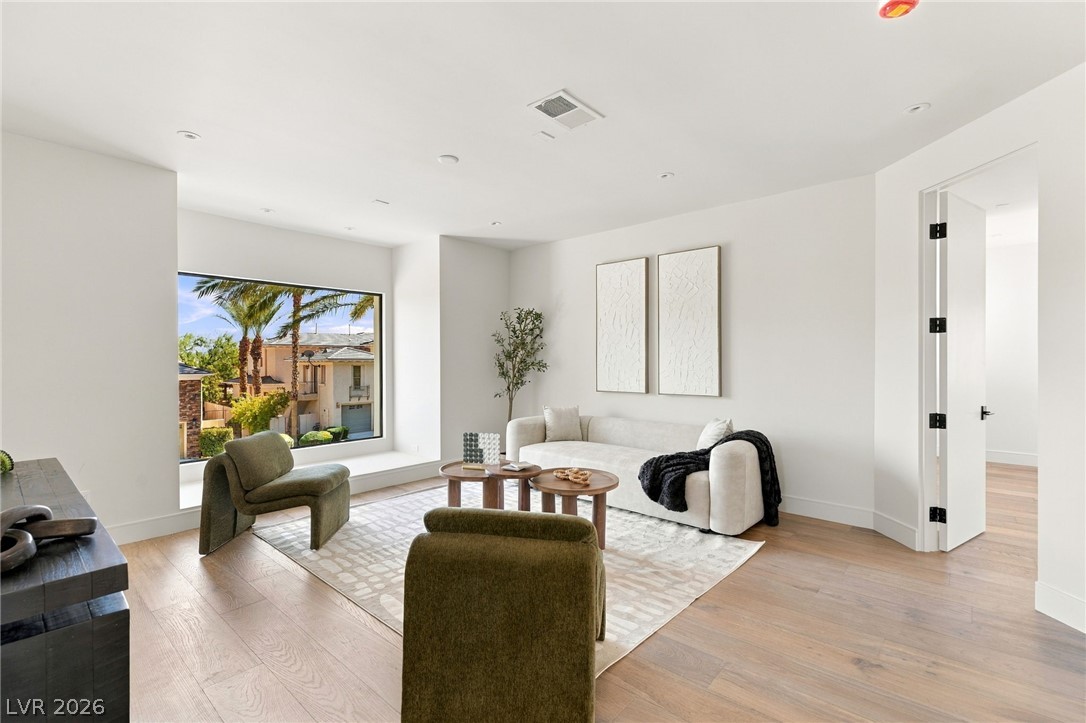 301 North Royal Ascot Drive Property Photo 17
