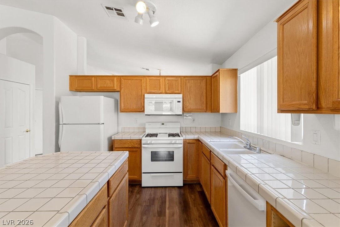 2124 Starline Meadow Place Property Photo 7