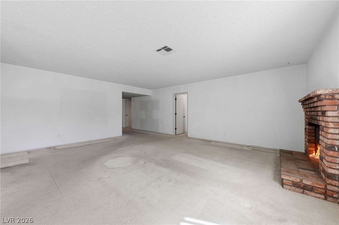 5095 Brownwood Avenue Property Photo 7