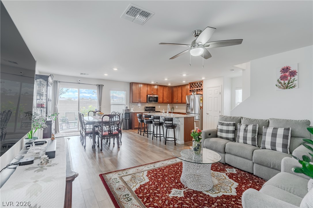 8707 Senna Avenue Property Photo 3